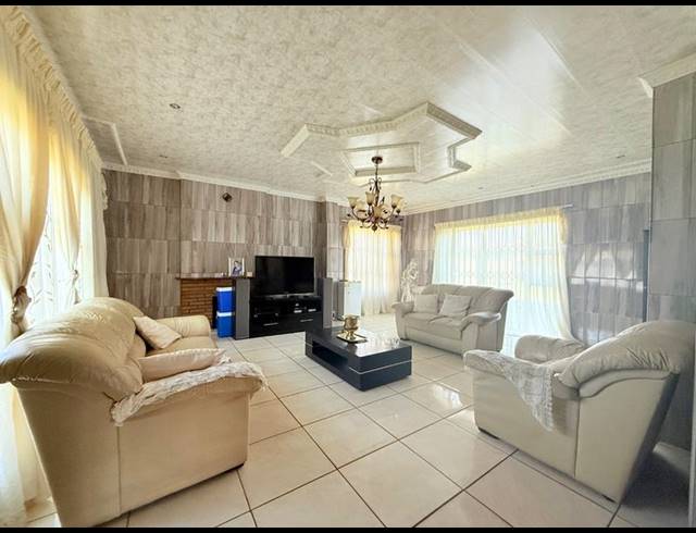 3 BEDROOM HOUSE FOR SALE IN VANDERBIJLPARK CW 4